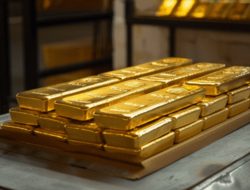 Emas Antam Terjun Bebas! Harga Anjlok di Tengah Tren Positif