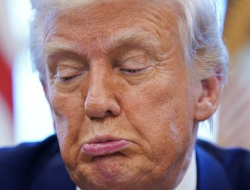 Mahkamah Agung AS Soroti Kebijakan Tarif Trump, Dunia Harapkan Kelegaan Global