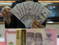 Rupiah Dibuka Melemah ke Rp16.727 per Dolar AS, Pasar Tunggu Data Ekonomi AS
