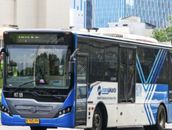 Banjir Ganggu Mobilitas Warga, Puluhan Rute Transjakarta dan Mikrotrans Dialihkan