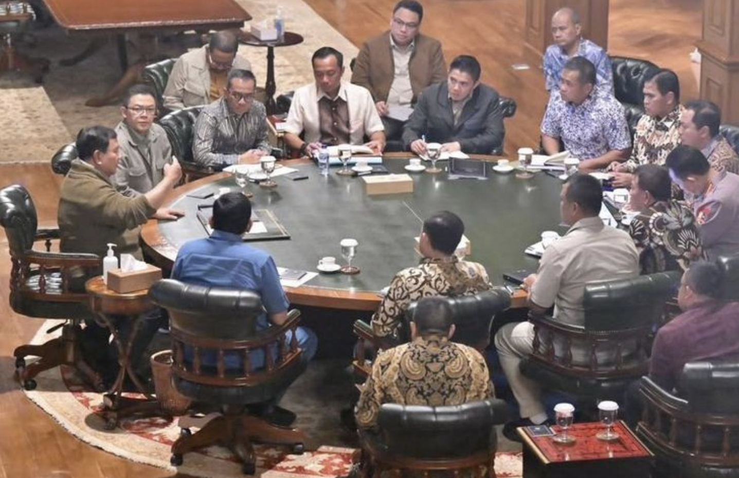 Bahas Isu Strategis Nasional, Presiden Prabowo Kumpulkan Sejumlah Pejabat Tinggi di Hambalang